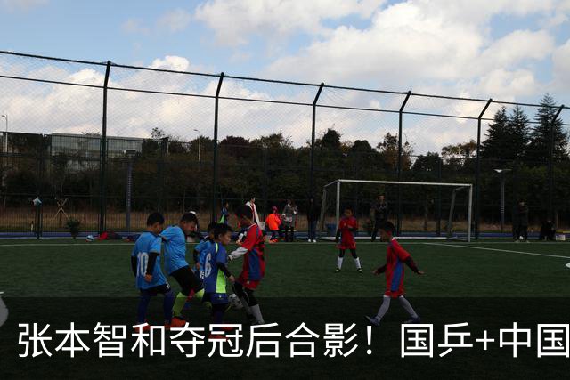 张本智和夺冠后合影！国乒+中国台北选手都不愿靠近他 全程面无表情